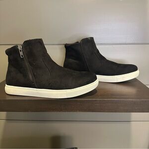 Izod Black High-Top Sneakers